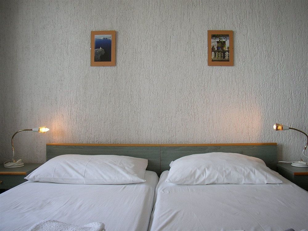 Hotel Vila 4M Ražanac Zewnętrze zdjęcie
