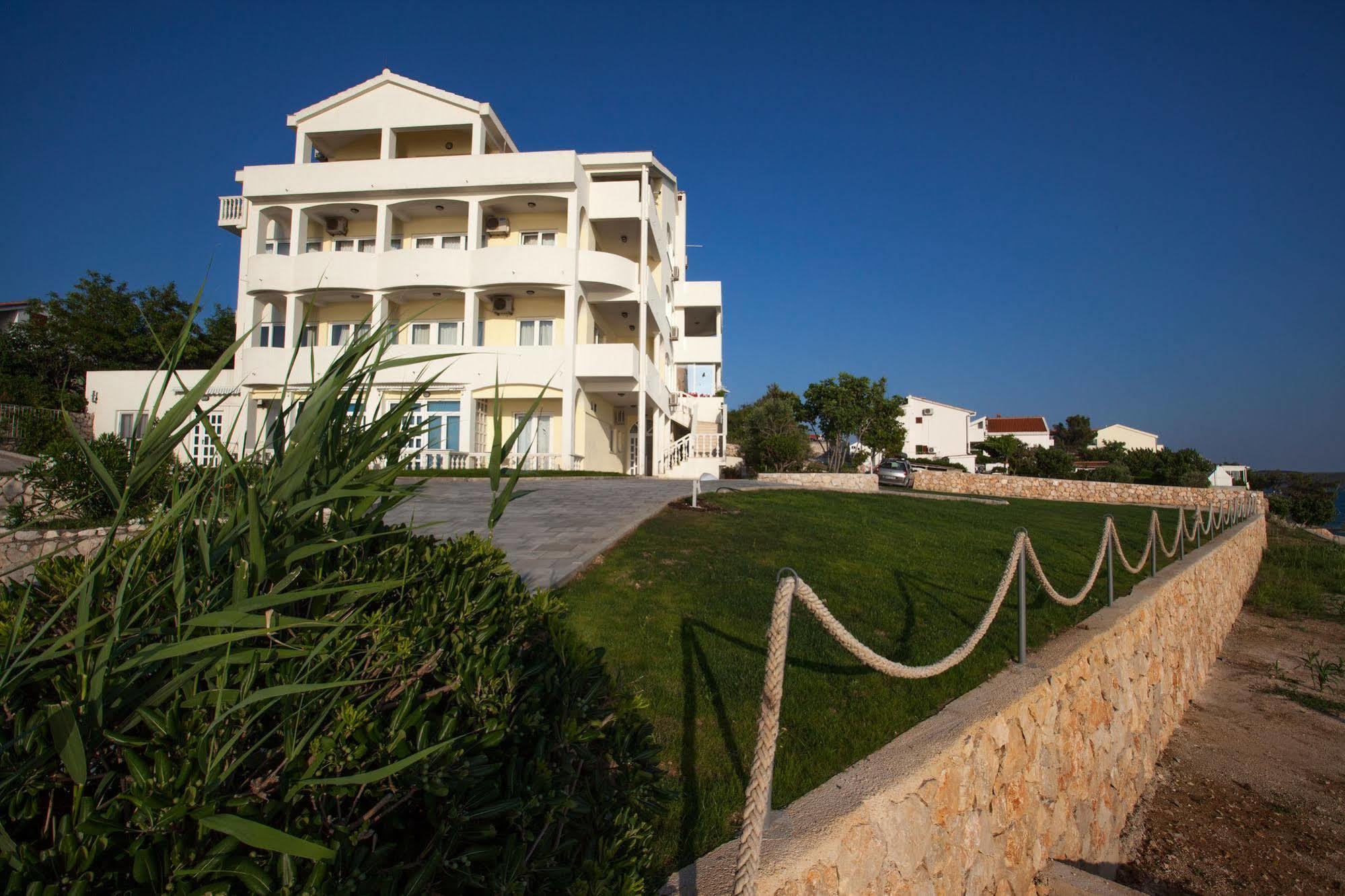 Hotel Vila 4M Ražanac Zewnętrze zdjęcie