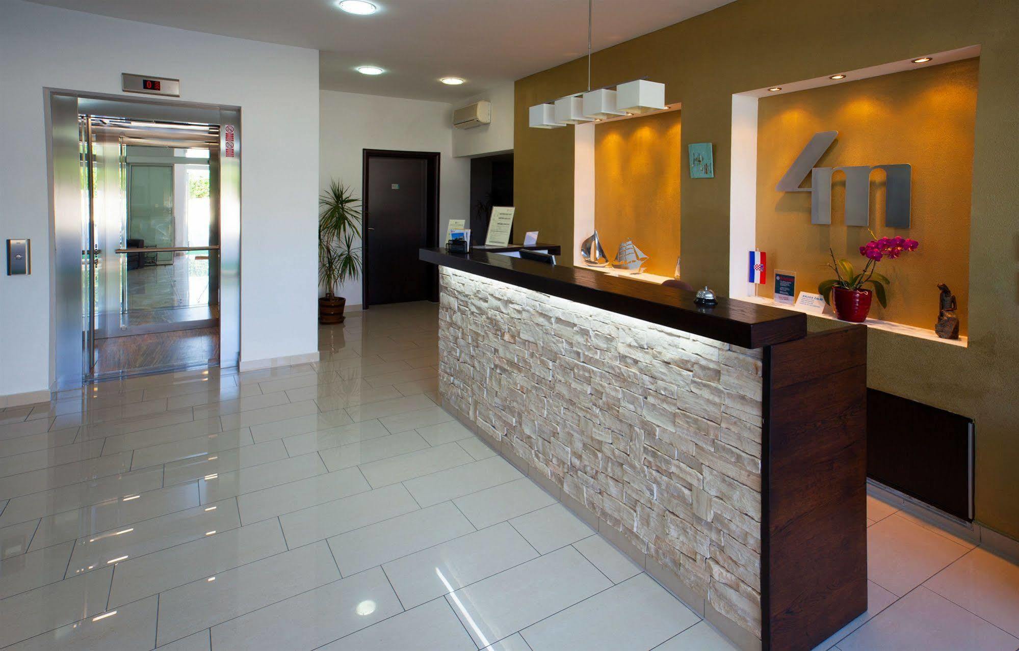 Hotel Vila 4M Ražanac Zewnętrze zdjęcie