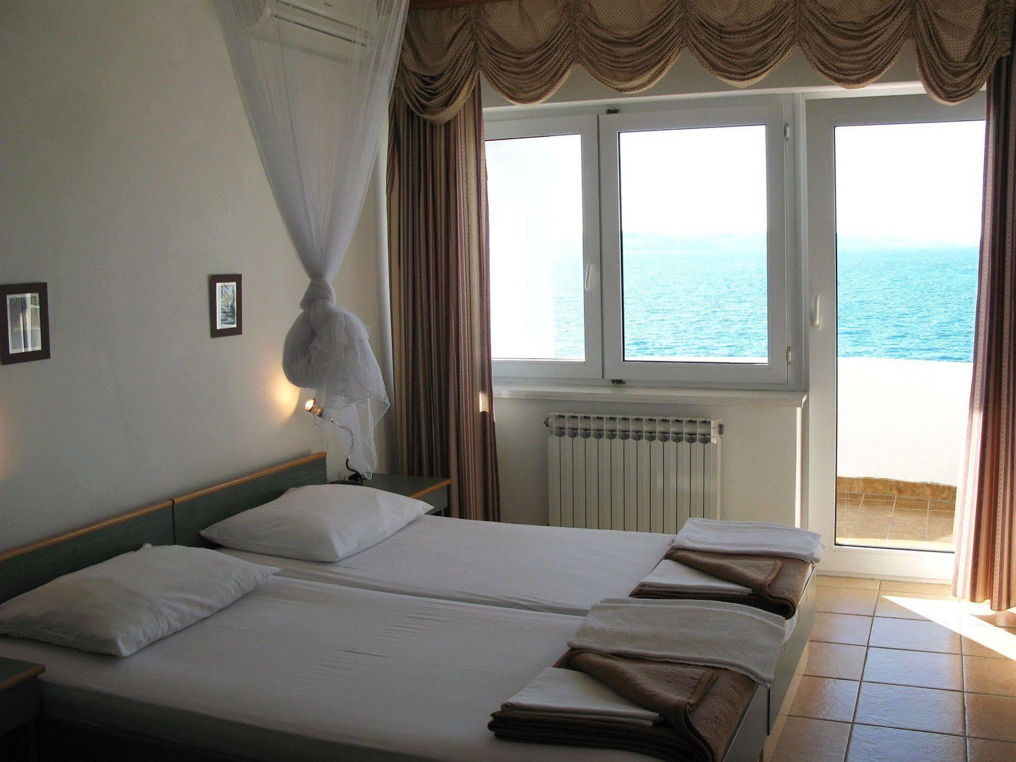 Hotel Vila 4M Ražanac Zewnętrze zdjęcie