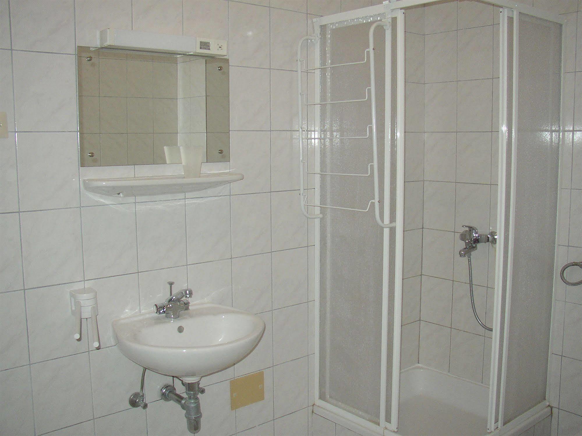 Hotel Vila 4M Ražanac Zewnętrze zdjęcie