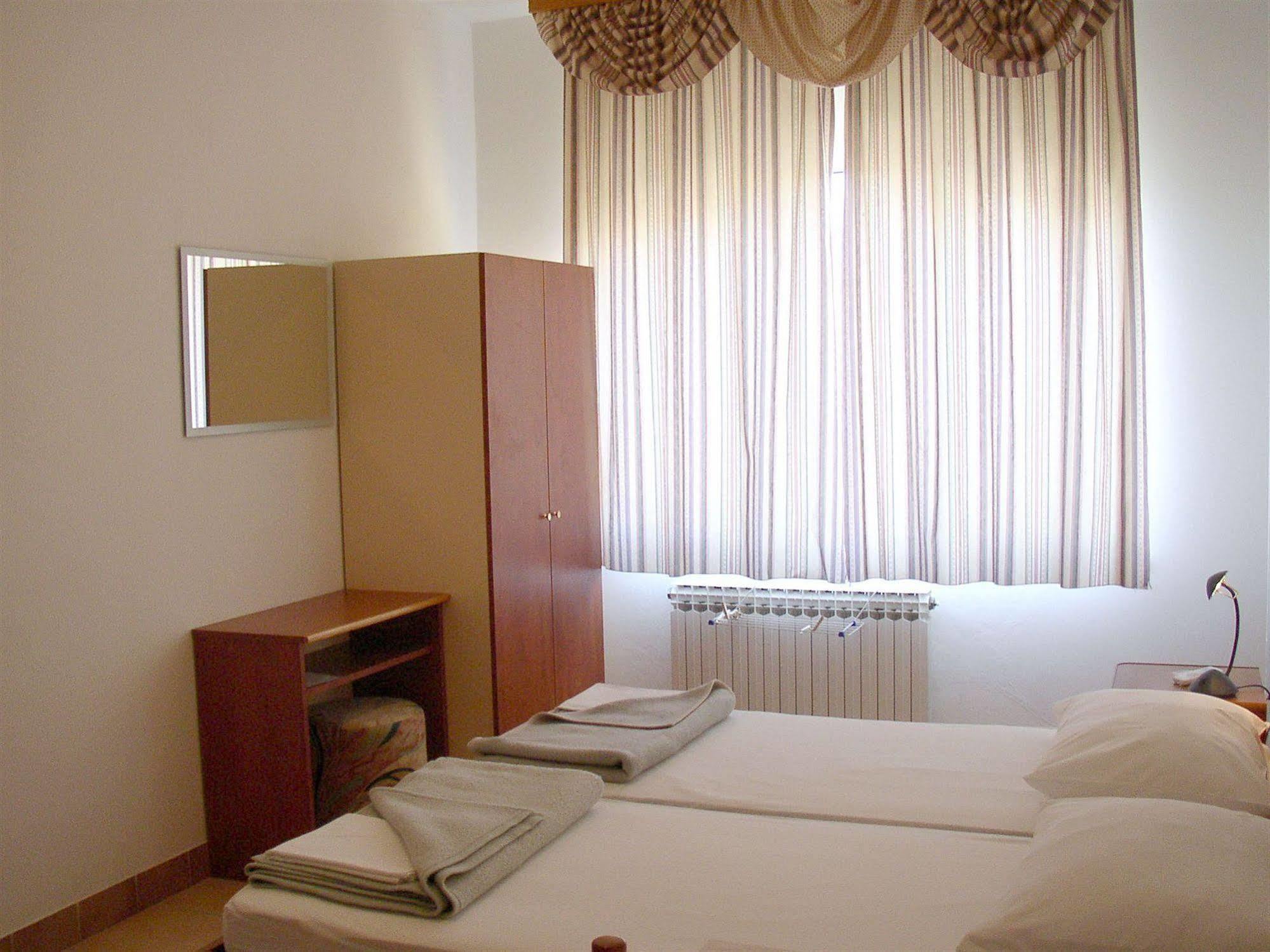 Hotel Vila 4M Ražanac Zewnętrze zdjęcie