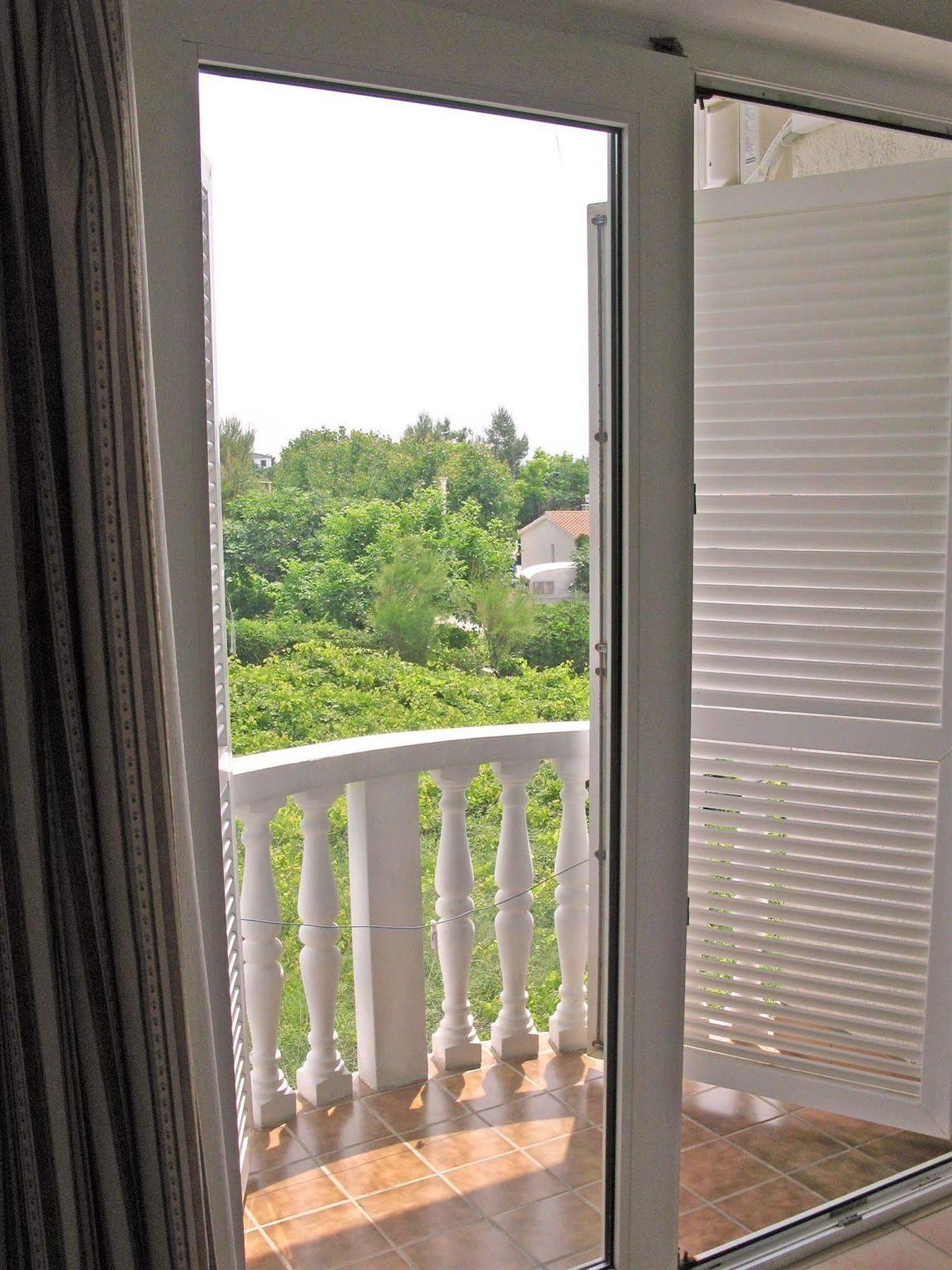 Hotel Vila 4M Ražanac Zewnętrze zdjęcie